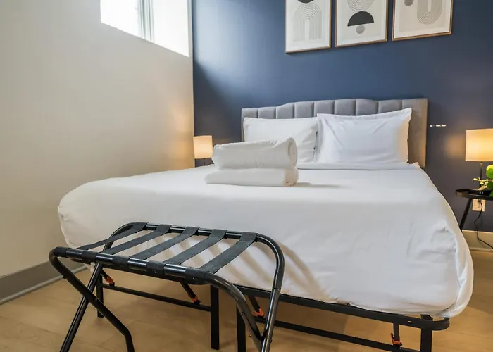 Bright And Modern Studio In Louisville # 102