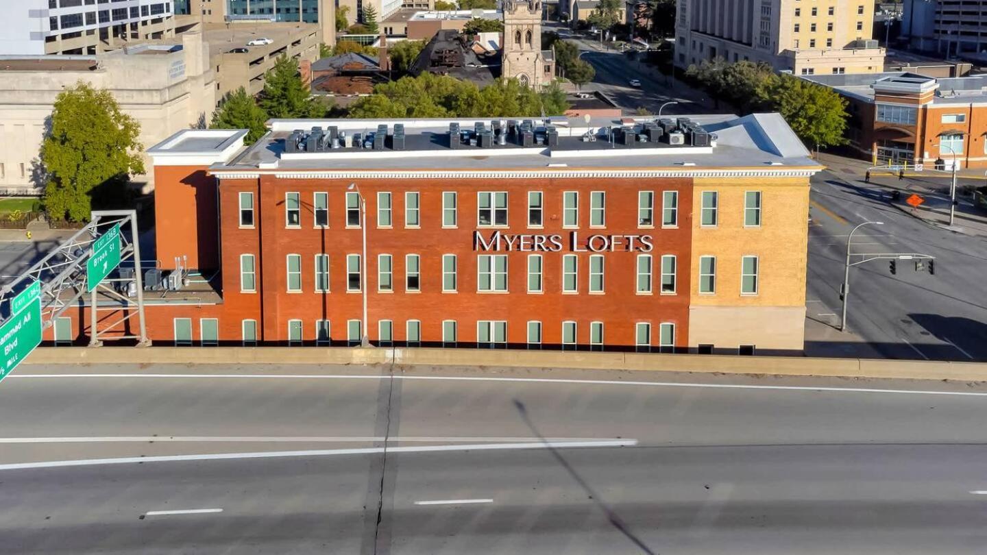 Apartment Bright And Modern In # 102 *