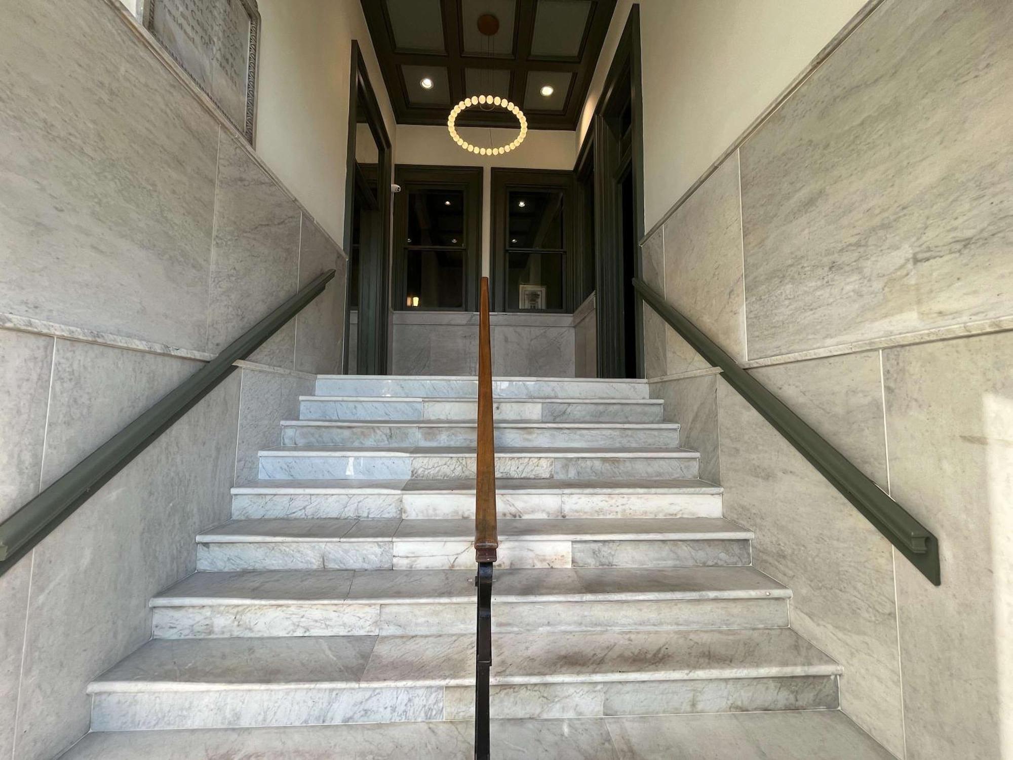 Bright And Modern In # 102 *