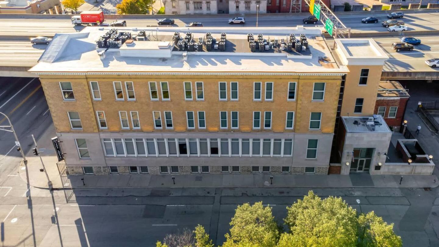 Bright And Modern In # 102 Louisville
