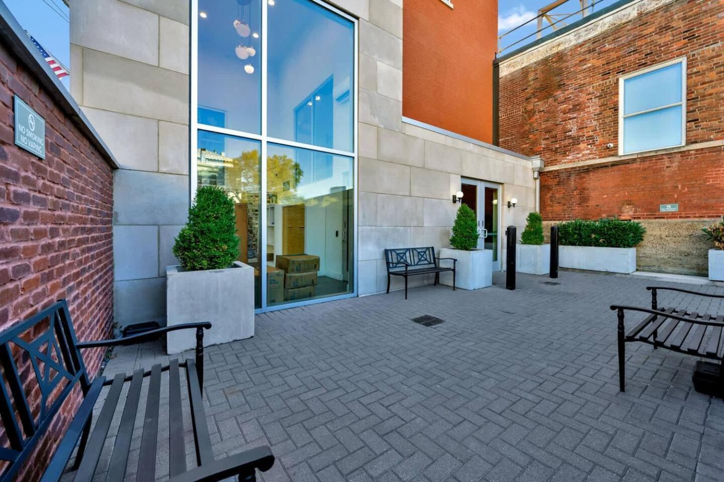 Bright And Modern In # 102 Apartment Louisville