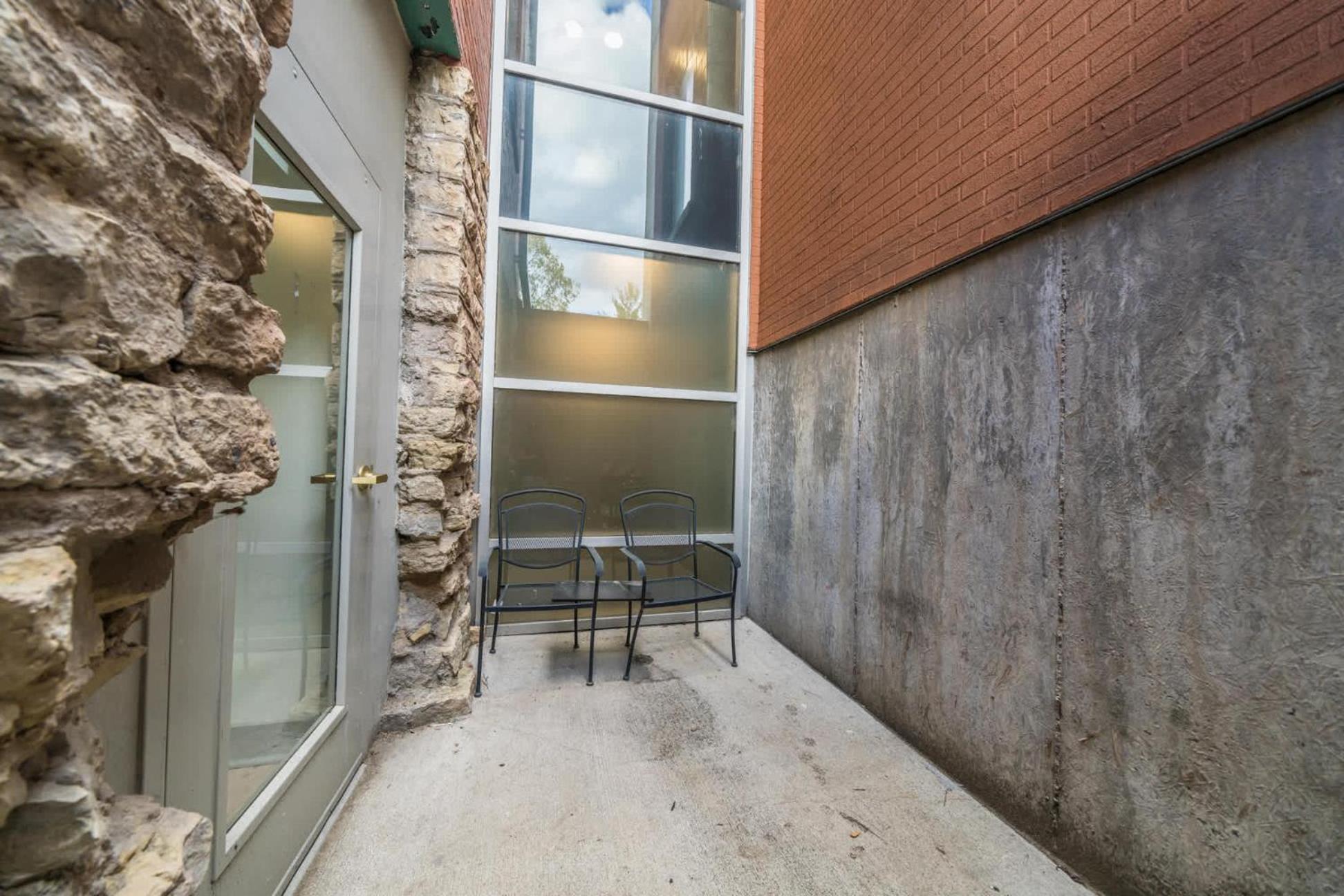 Apartment Bright And Modern In # 102 *
